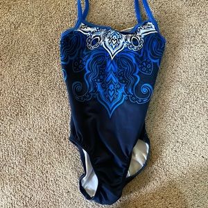 Blue and white gk leo